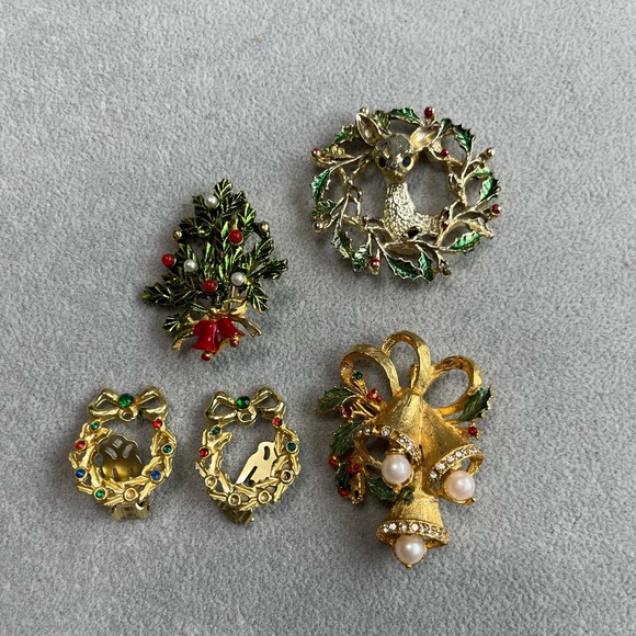 Jewelry - Vintage Damaged Christmas Jewelry Lot
